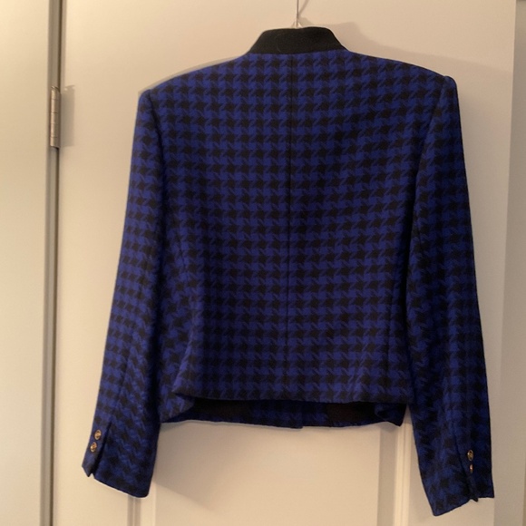 Beautifully Tailored Wool Jacket - Picture 2 of 6